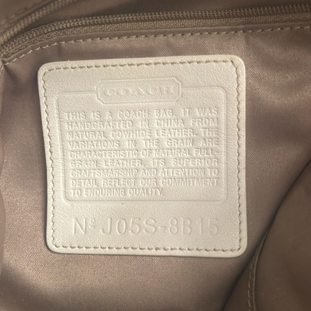COACH white leather bag with gold hardware. - Picture 7 of 9